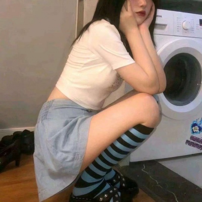 高清好看的优质女生用手机遮脸霸气头像图片