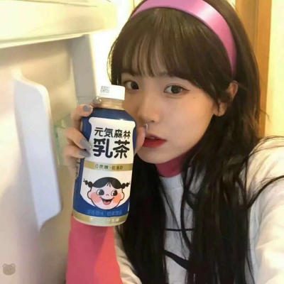 高清好看的蓝色背景女生头像图片