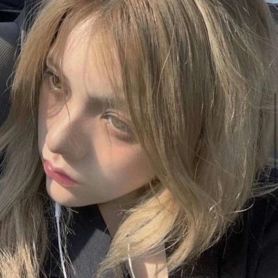 高清好看的蓝色背景女生头像图片