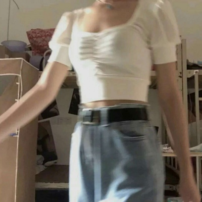 高清好看的蓝色背景女生头像图片