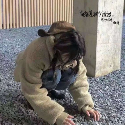 高清好看的蓝色背景女生头像图片