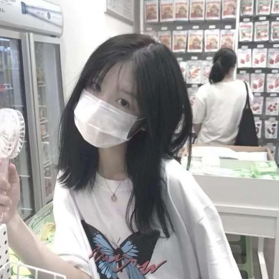 高清好看的蓝色背景女生头像图片