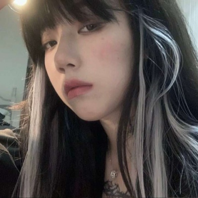 优质2019女生手机遮脸头像图片