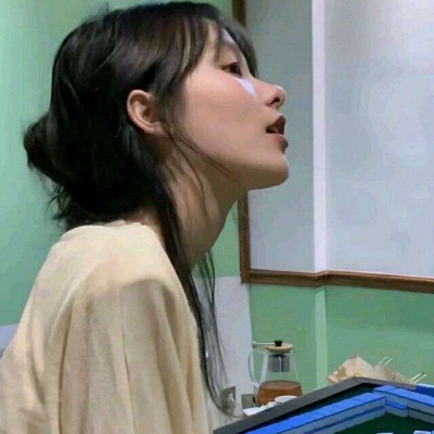 优质2019女生手机遮脸头像图片