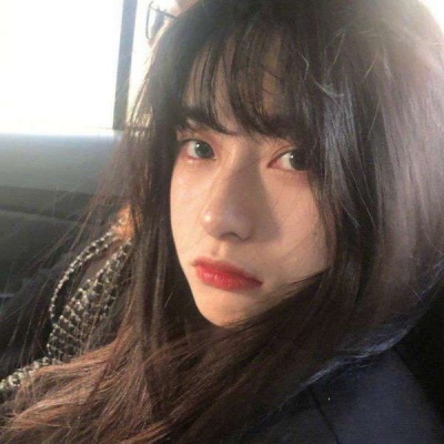 最新qq微信女生带狗头像图片