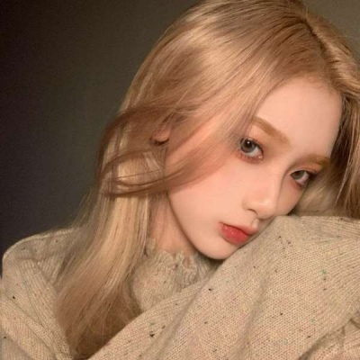 最新qq微信女生带狗头像图片