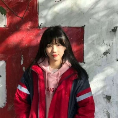 高清好看温柔优质干净的女生用一只狗作为微信头像图片
