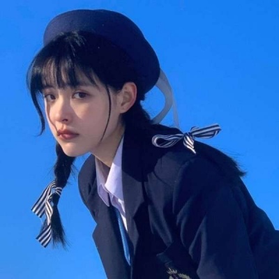 高清好看温柔优质干净的女生用一只狗作为微信头像图片