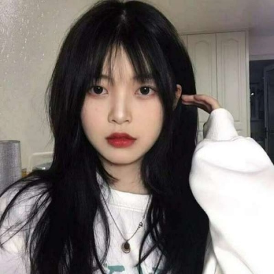 高清好看温柔优质干净的女生用一只狗作为微信头像图片