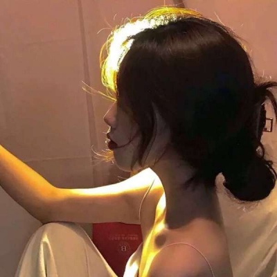 高清略带遗憾的优质好看头像女生头像干净御姐侧脸图片