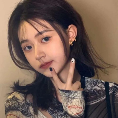 优质咬唇头像女生头像图片