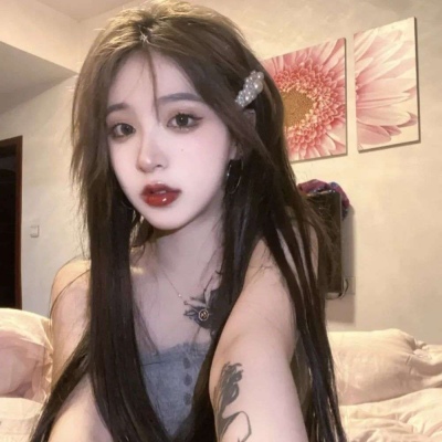 优质咬唇头像女生头像图片