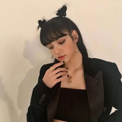 优质咬唇头像女生头像图片