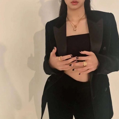 优质咬唇头像女生头像图片