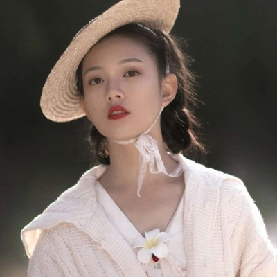 优质咬唇头像女生头像图片
