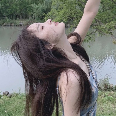 优质咬唇头像女生头像图片