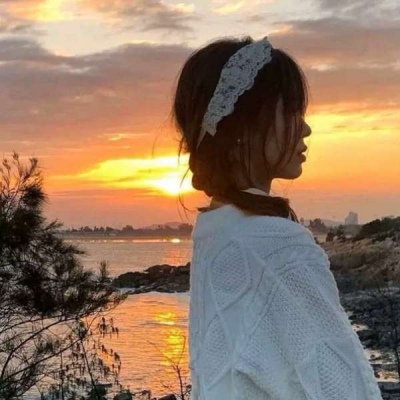 优质混网女生阳台侧脸头像图片