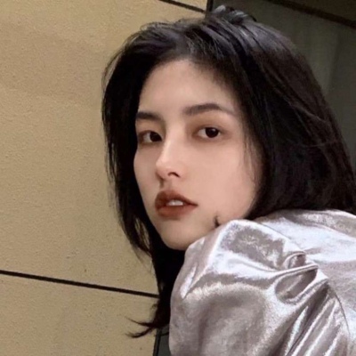 高清好看的微信头像女生卡通手绘简约图片