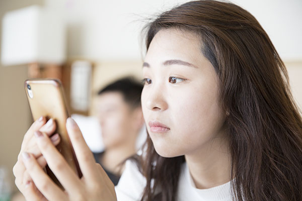 没脑子的傻女人表现
