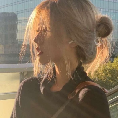 高清海王姐姐爱用的头像图片头像女生手捧满天星图片唯美图片