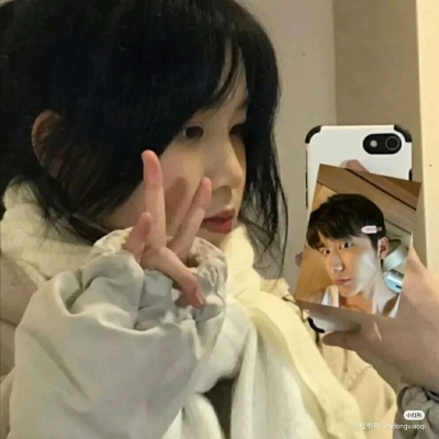 微信撕心裂肺的哭女生动漫头像图片