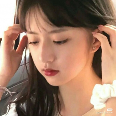 微信撕心裂肺的哭女生动漫头像图片