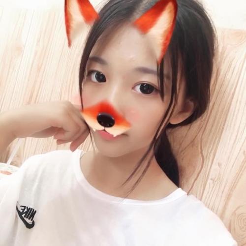 女孩子晚安盖好被子图片
