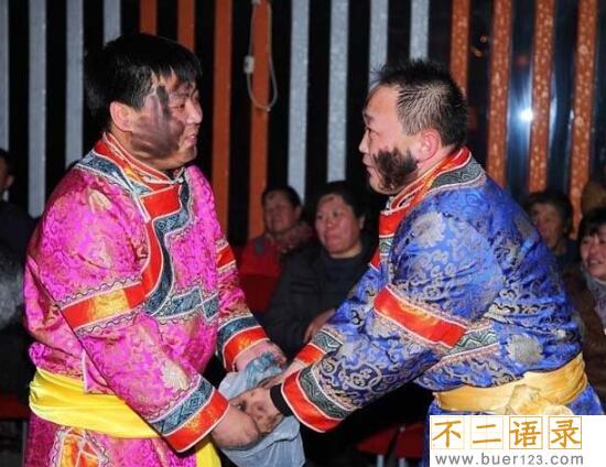 世界上最特别的祝福，新疆锡伯族抹黑节(脸上抹黑代表吉祥)图片