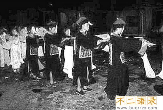 湘西赶尸之谜 湘西赶尸源自魔神蚩尤（人为背尸）图片