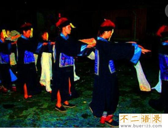 湘西赶尸之谜 湘西赶尸源自魔神蚩尤（人为背尸）图片