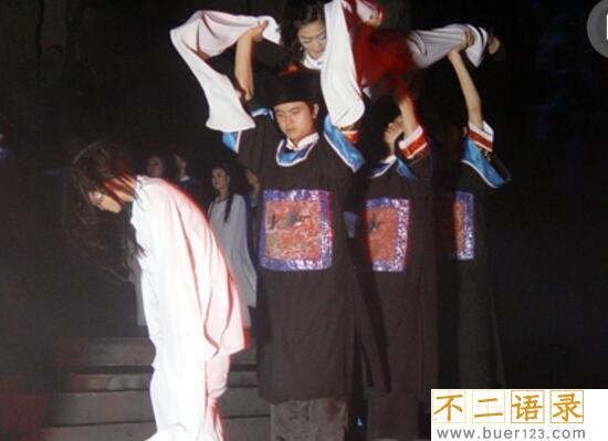 湘西赶尸之谜 湘西赶尸源自魔神蚩尤（人为背尸）图片