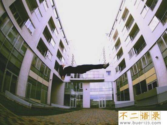 揭秘人体悬浮术之谜，不借助外力悬空身体(罕见超能力)图片