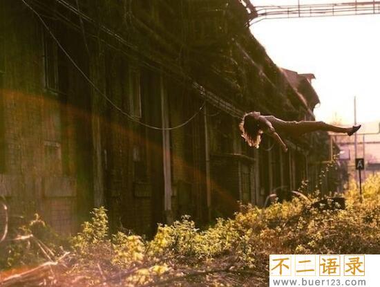揭秘人体悬浮术之谜，不借助外力悬空身体(罕见超能力)图片