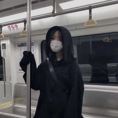 高清适合当头像的潮图好看的女生头像高冷动漫短发图片