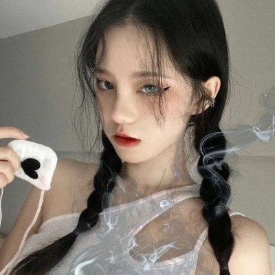 时尚精致潮图头像男生跟女生玩游戏的情侣头像图片