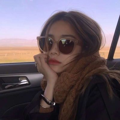 时尚精致潮图头像男生跟女生玩游戏的情侣头像图片