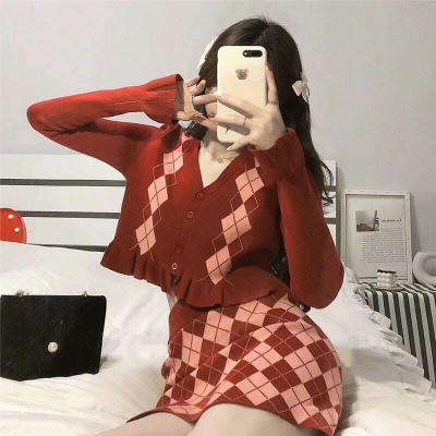 最新红色霸气新潮超萌超拽qq女生头像图片