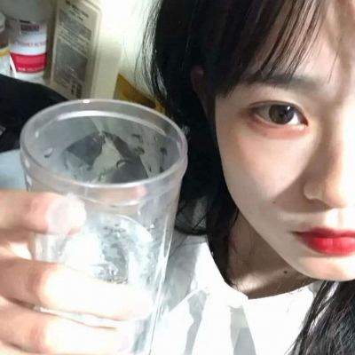 高清小红书的烟火的女生头像图片