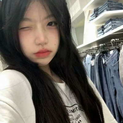 彩虹色头发的女生头像