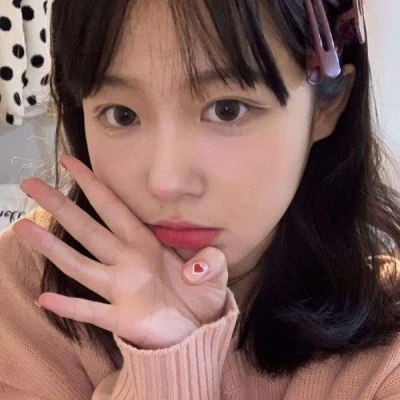 彩虹色头发的女生头像图片