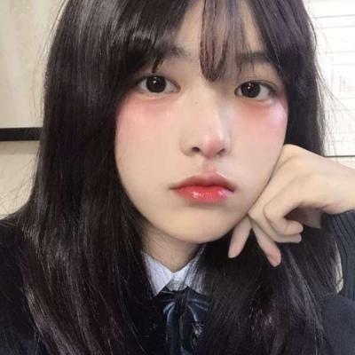 彩虹色头发的女生头像图片