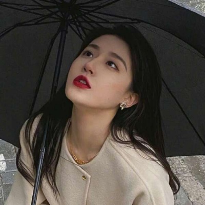 2021成熟女生头像露腰露肩图片