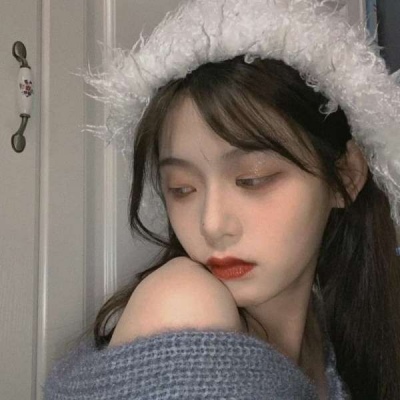 2021成熟女生头像露腰露肩图片