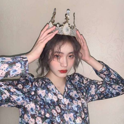2021成熟女生头像露腰露肩图片