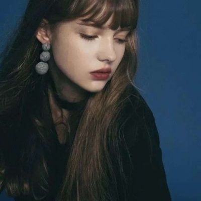 高清好看的2021微信头像御姐女生头像部位 锁骨图片