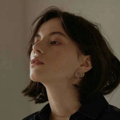 高清好看的2021微信头像御姐女生头像部位 锁骨图片