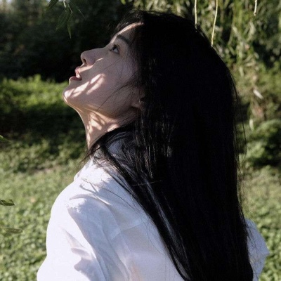 高清好看的仙气飘飘女生坐男生肩上头像图片