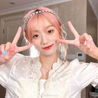 高清漂亮的高冷女生侧脸动漫头像图片