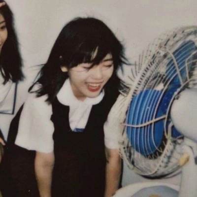 2021最火闺蜜氙气漂漂的女生头像下半身JK制服图片