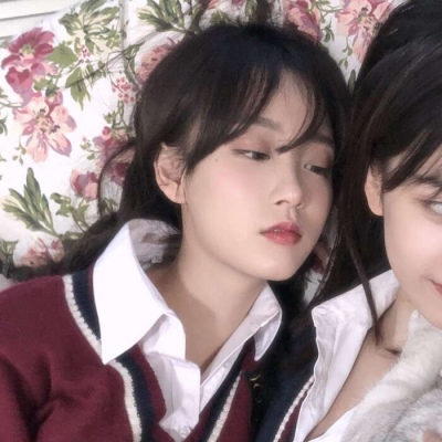 2021最火闺蜜氙气漂漂的女生头像下半身JK制服图片